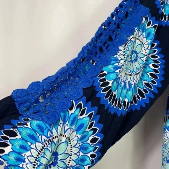 Crown & Ivy 3/4 lace sleeves size Large blouse - Picture 4 of 5